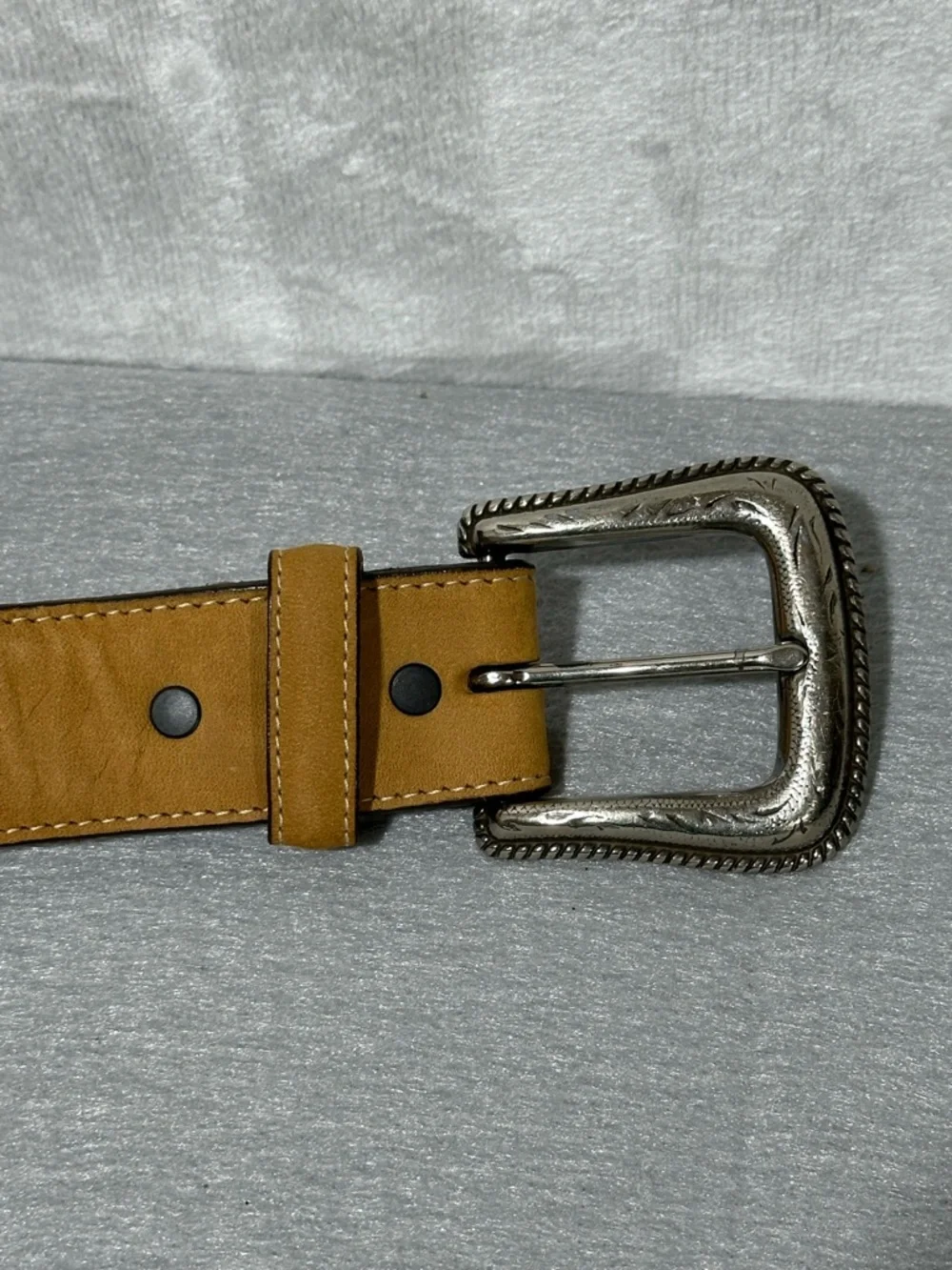 Cody James Two toned Leather Belt with Silver Buckle like new condition size 44